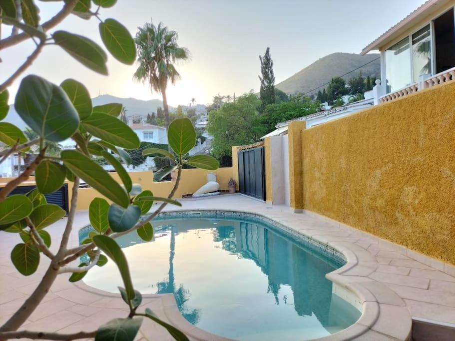 アロヨ・デ・ラ・ミエル Vivienda Acogedora Con Piscinaヴィラ エクステリア 写真