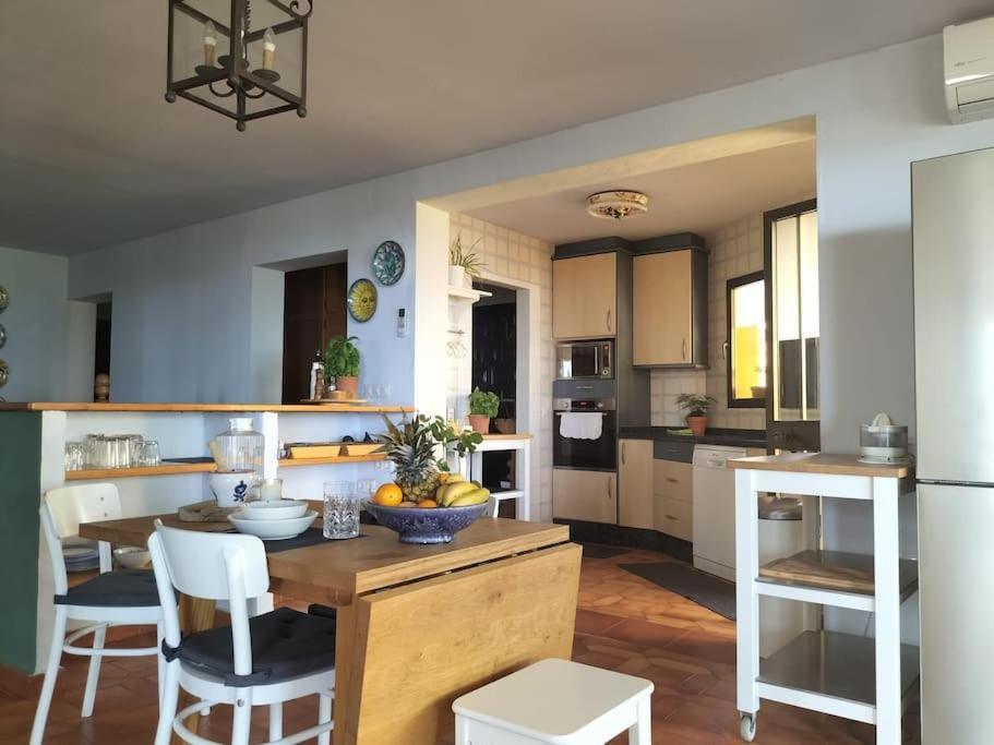 アロヨ・デ・ラ・ミエル Vivienda Acogedora Con Piscinaヴィラ エクステリア 写真