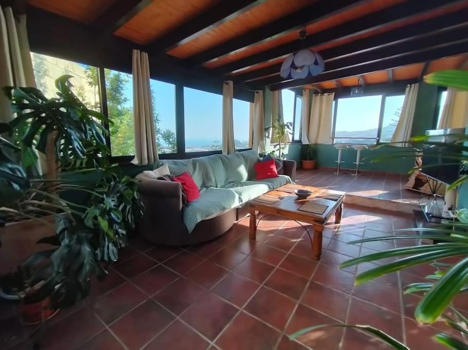 アロヨ・デ・ラ・ミエル Vivienda Acogedora Con Piscinaヴィラ エクステリア 写真