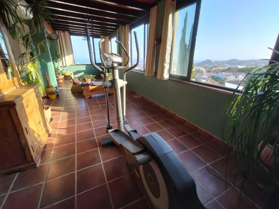アロヨ・デ・ラ・ミエル Vivienda Acogedora Con Piscinaヴィラ エクステリア 写真