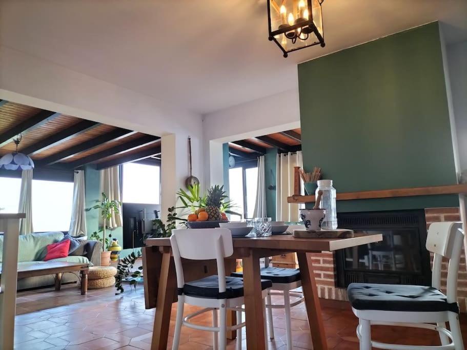 アロヨ・デ・ラ・ミエル Vivienda Acogedora Con Piscinaヴィラ エクステリア 写真