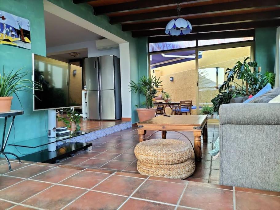 アロヨ・デ・ラ・ミエル Vivienda Acogedora Con Piscinaヴィラ エクステリア 写真