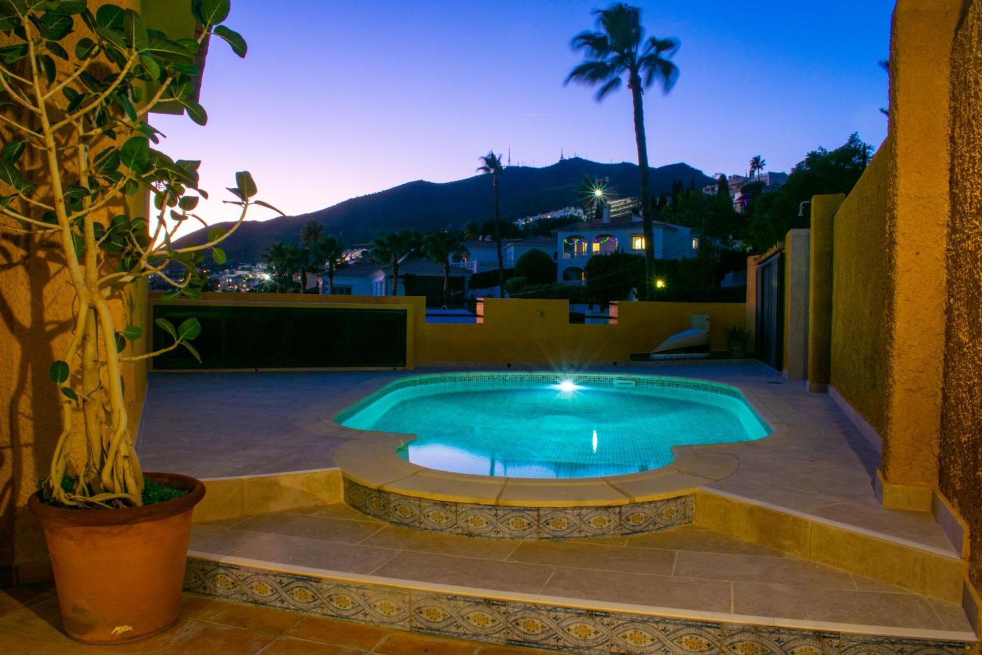 アロヨ・デ・ラ・ミエル Vivienda Acogedora Con Piscinaヴィラ エクステリア 写真